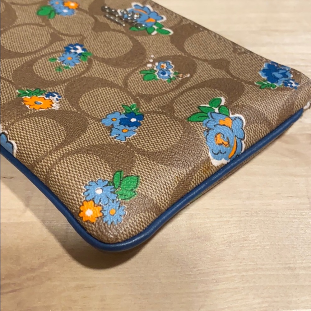Coach Wristlet/Wallet - Picture 4 of 7